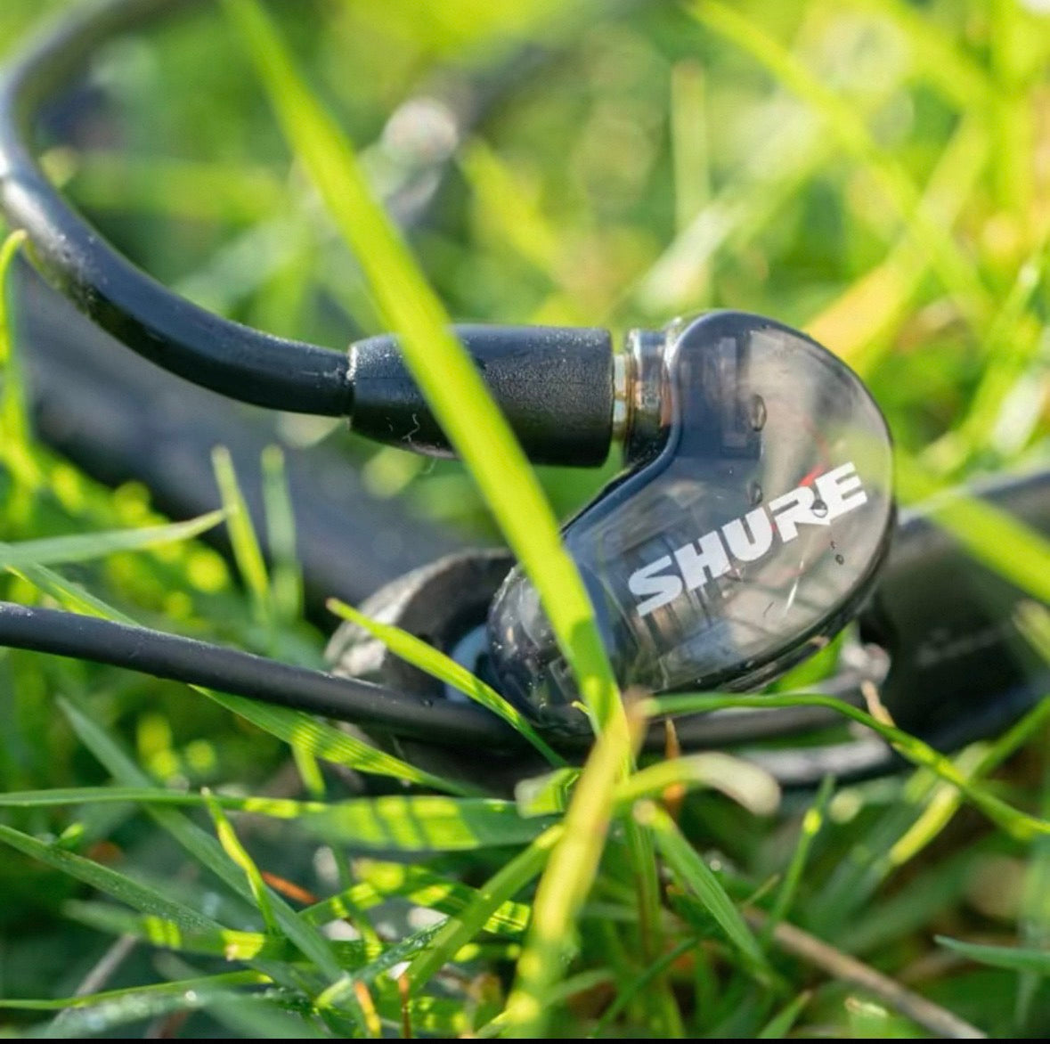 Shure SE215 stage monitoring use case for musicians and audio professionals